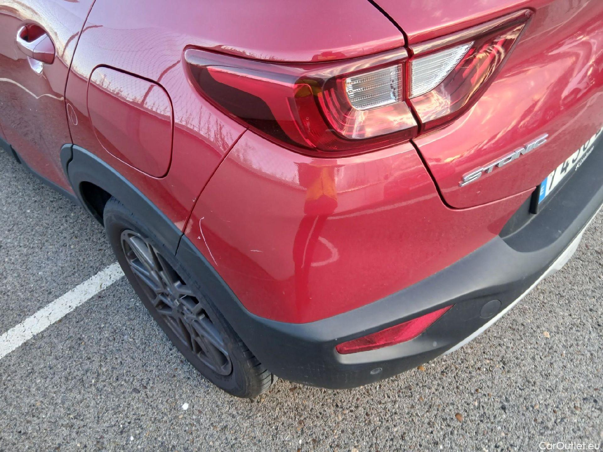  KIA  STONIC KIA  / 2017 / 5P / todoterreno 1.0 T-GDi 88kW (120CV) Black Edition(SP) #25