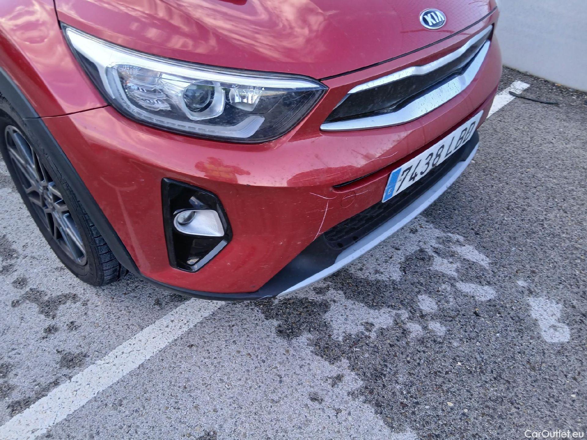  KIA  STONIC KIA  / 2017 / 5P / todoterreno 1.0 T-GDi 88kW (120CV) Black Edition(SP) #1