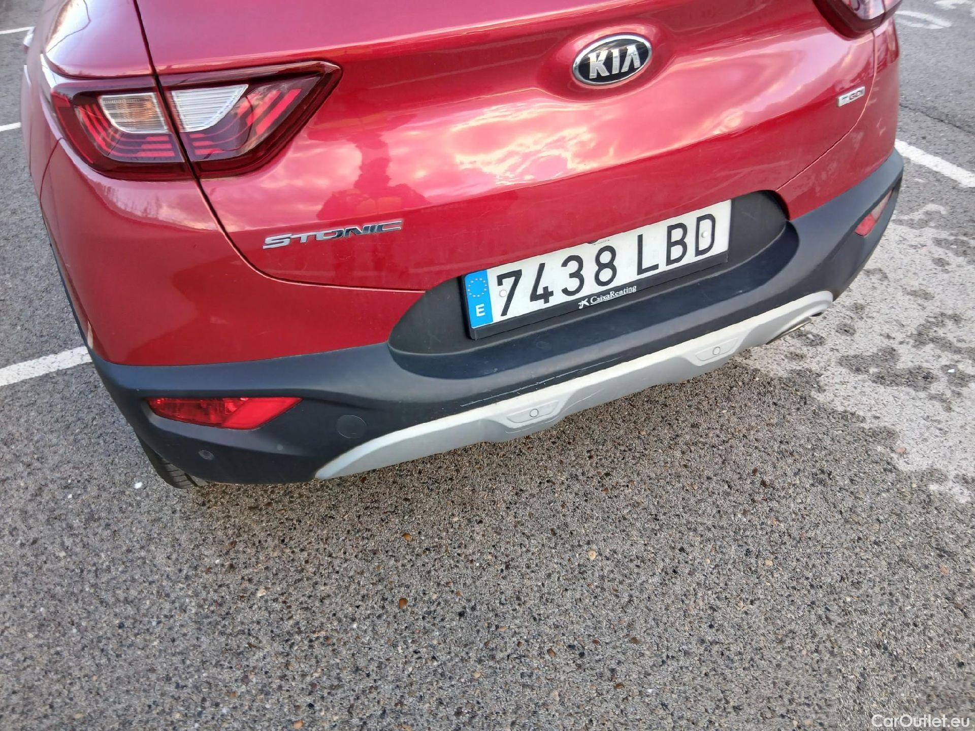  KIA  STONIC KIA  / 2017 / 5P / todoterreno 1.0 T-GDi 88kW (120CV) Black Edition(SP) #26