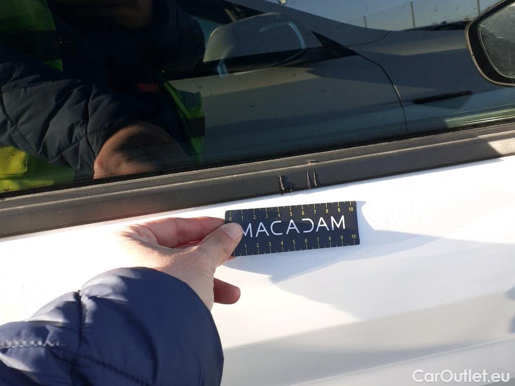  Peugeot  208 PEUGEOT  / 2019 / 5P / berlina con portón BlueHDi 73kW (100CV) Active Pack (AC) #23