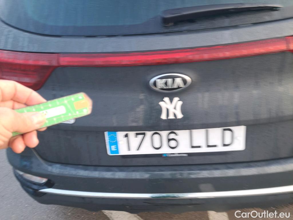  KIA  Sportage KIA  1.6MHEV Drive 100kW(136CV) 4x2(Crist Tintados) #9