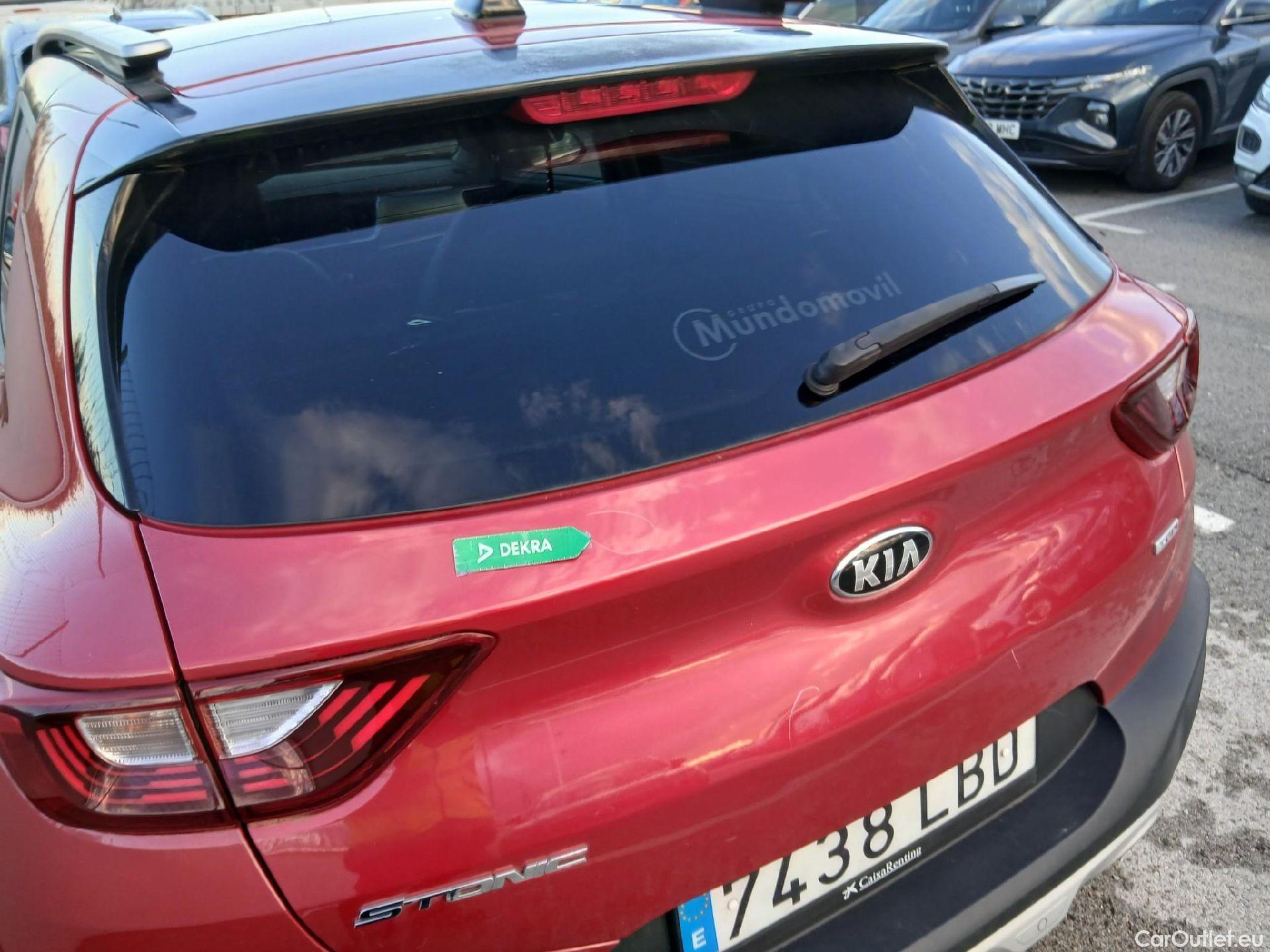  KIA  STONIC KIA  / 2017 / 5P / todoterreno 1.0 T-GDi 88kW (120CV) Black Edition(SP) #31