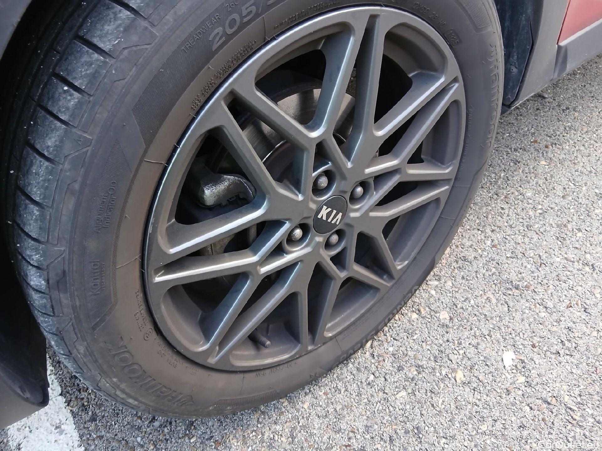  KIA  STONIC KIA  / 2017 / 5P / todoterreno 1.0 T-GDi 88kW (120CV) Black Edition(SP) #12