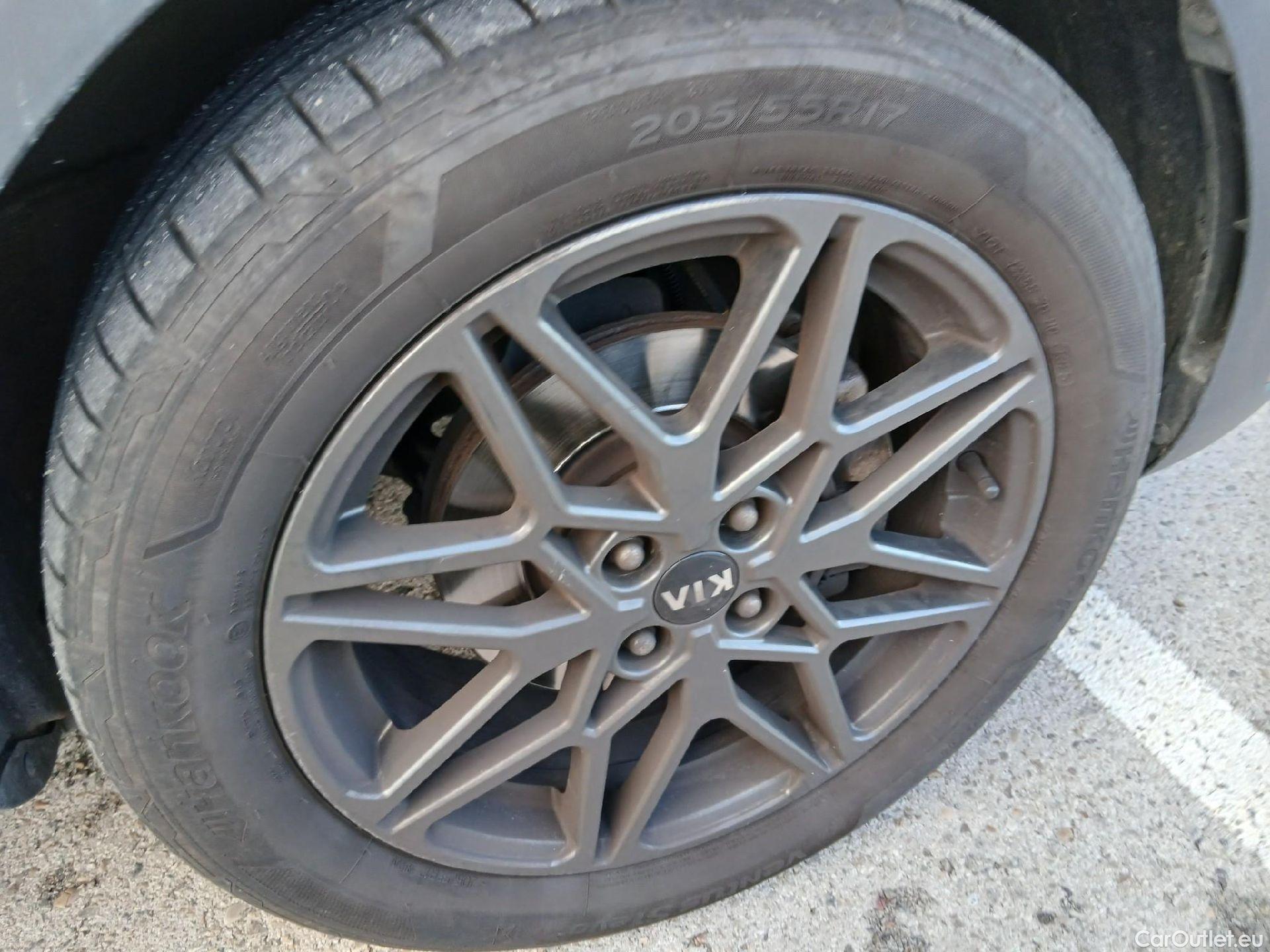  KIA  STONIC KIA  / 2017 / 5P / todoterreno 1.0 T-GDi 88kW (120CV) Black Edition(SP) #45