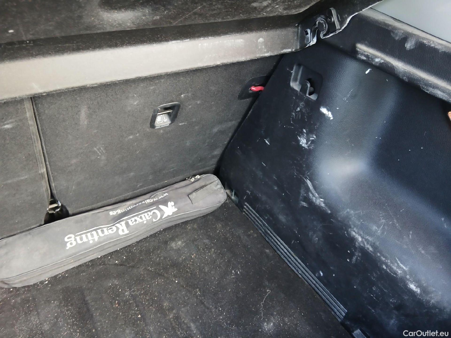  KIA  STONIC KIA  / 2017 / 5P / todoterreno 1.0 T-GDi 88kW (120CV) Black Edition(SP) #33