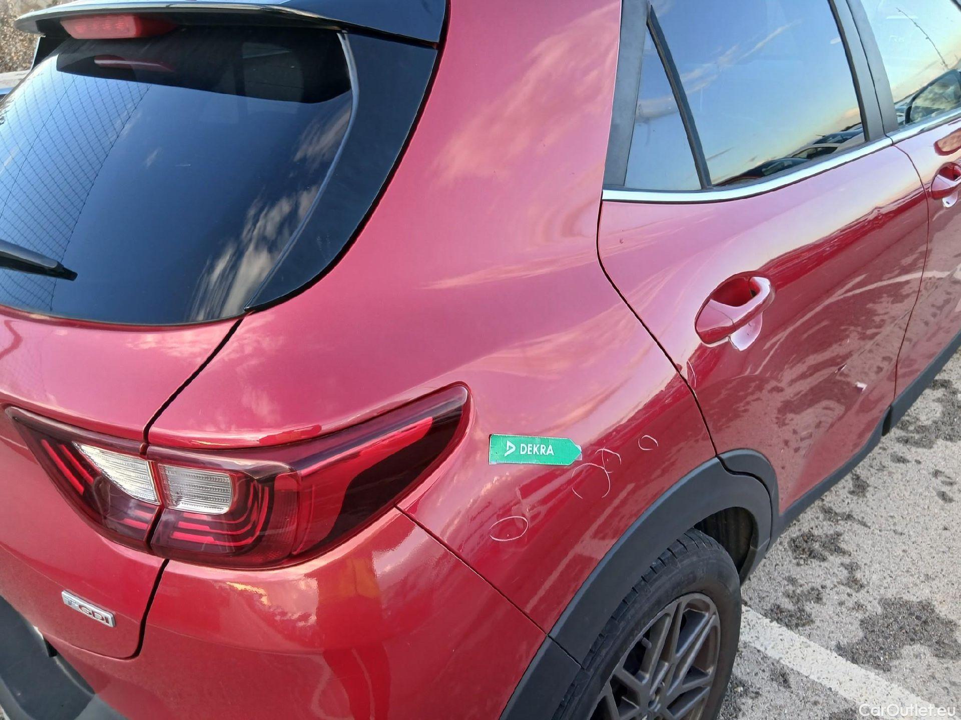  KIA  STONIC KIA  / 2017 / 5P / todoterreno 1.0 T-GDi 88kW (120CV) Black Edition(SP) #37