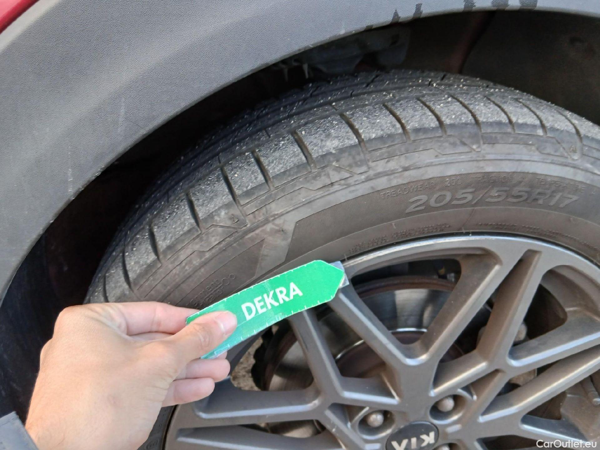  KIA  STONIC KIA  / 2017 / 5P / todoterreno 1.0 T-GDi 88kW (120CV) Black Edition(SP) #44