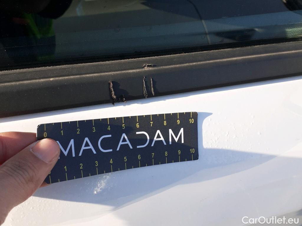  Peugeot  208 PEUGEOT  / 2019 / 5P / berlina con portón BlueHDi 73kW (100CV) Active Pack (AC) #24