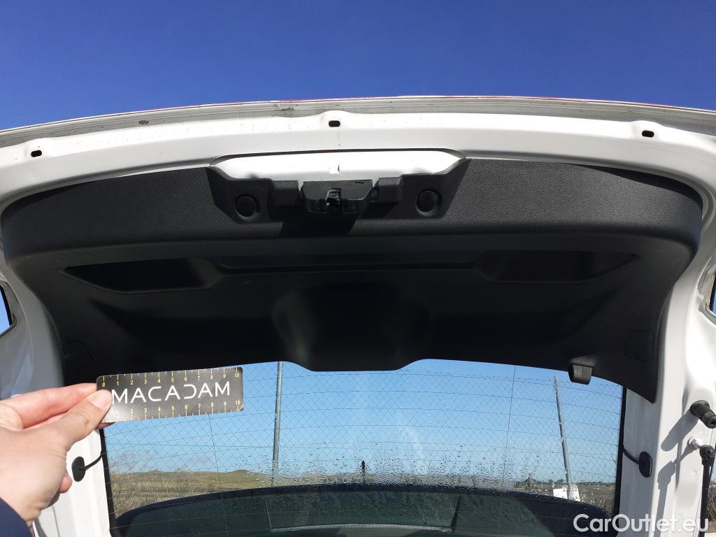  Peugeot  208 PEUGEOT  / 2019 / 5P / berlina con portón BlueHDi 73kW (100CV) Active Pack (AC) #17