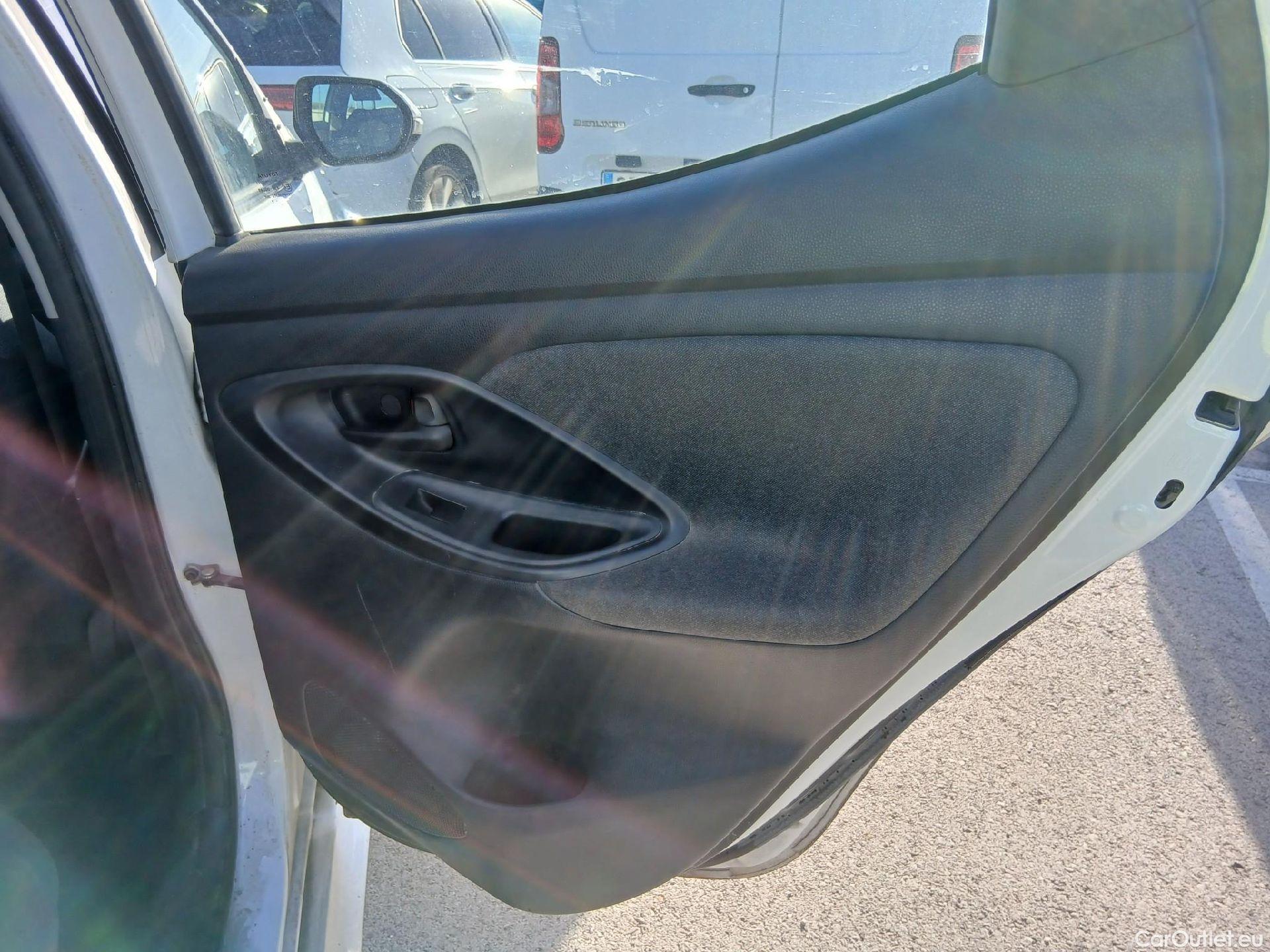  Toyota  Yaris TOYOTA  / 2020 / 5P / berlina con portón 1.5 120H Active Tech #51