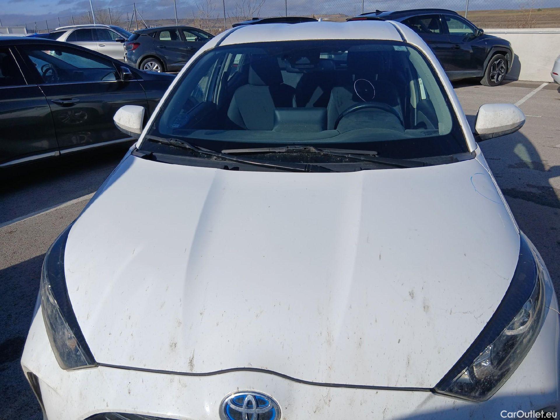  Toyota  Yaris TOYOTA  / 2020 / 5P / berlina con portón 1.5 120H Active Tech #4