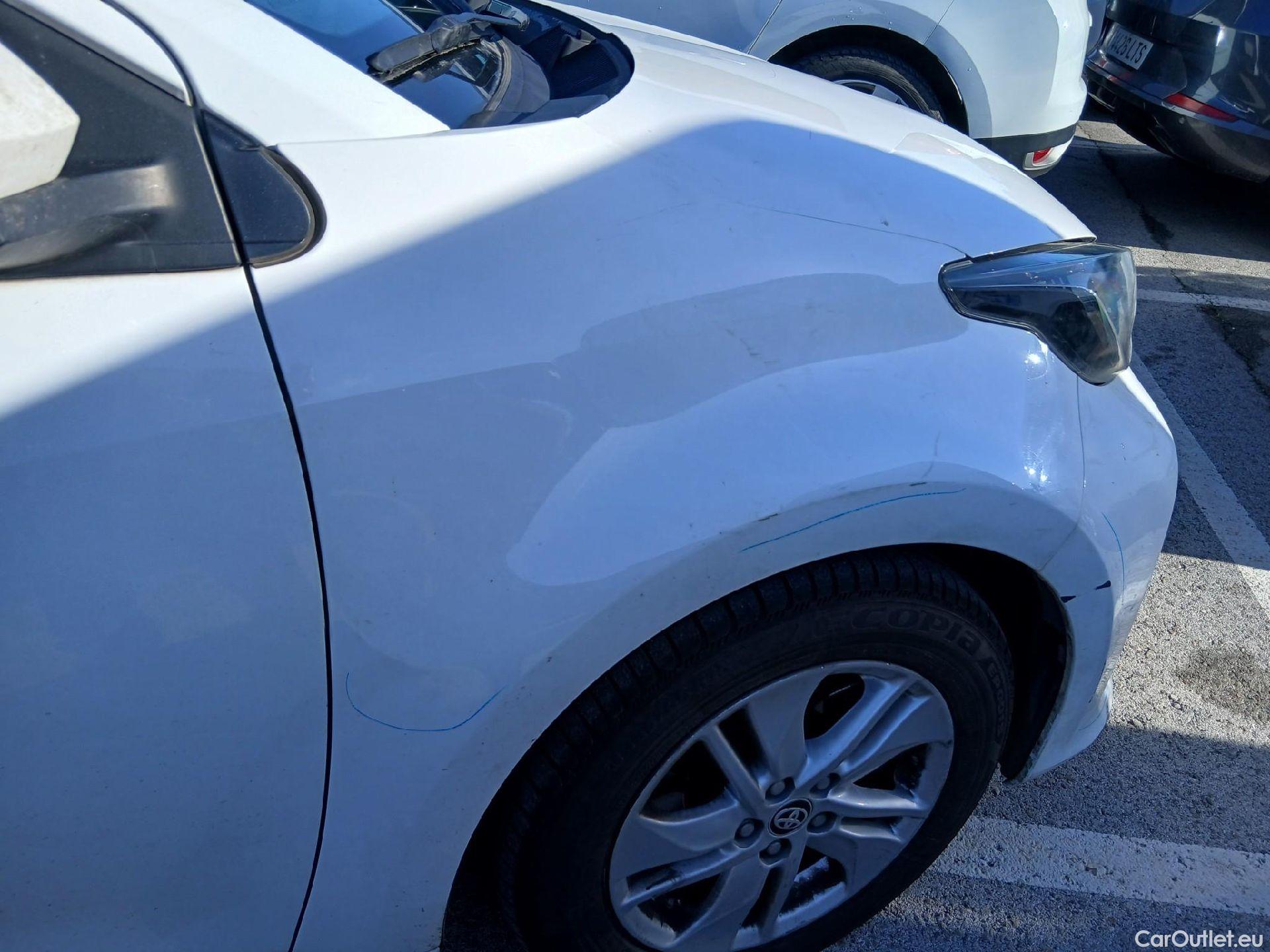  Toyota  Yaris TOYOTA  / 2020 / 5P / berlina con portón 1.5 120H Active Tech #34