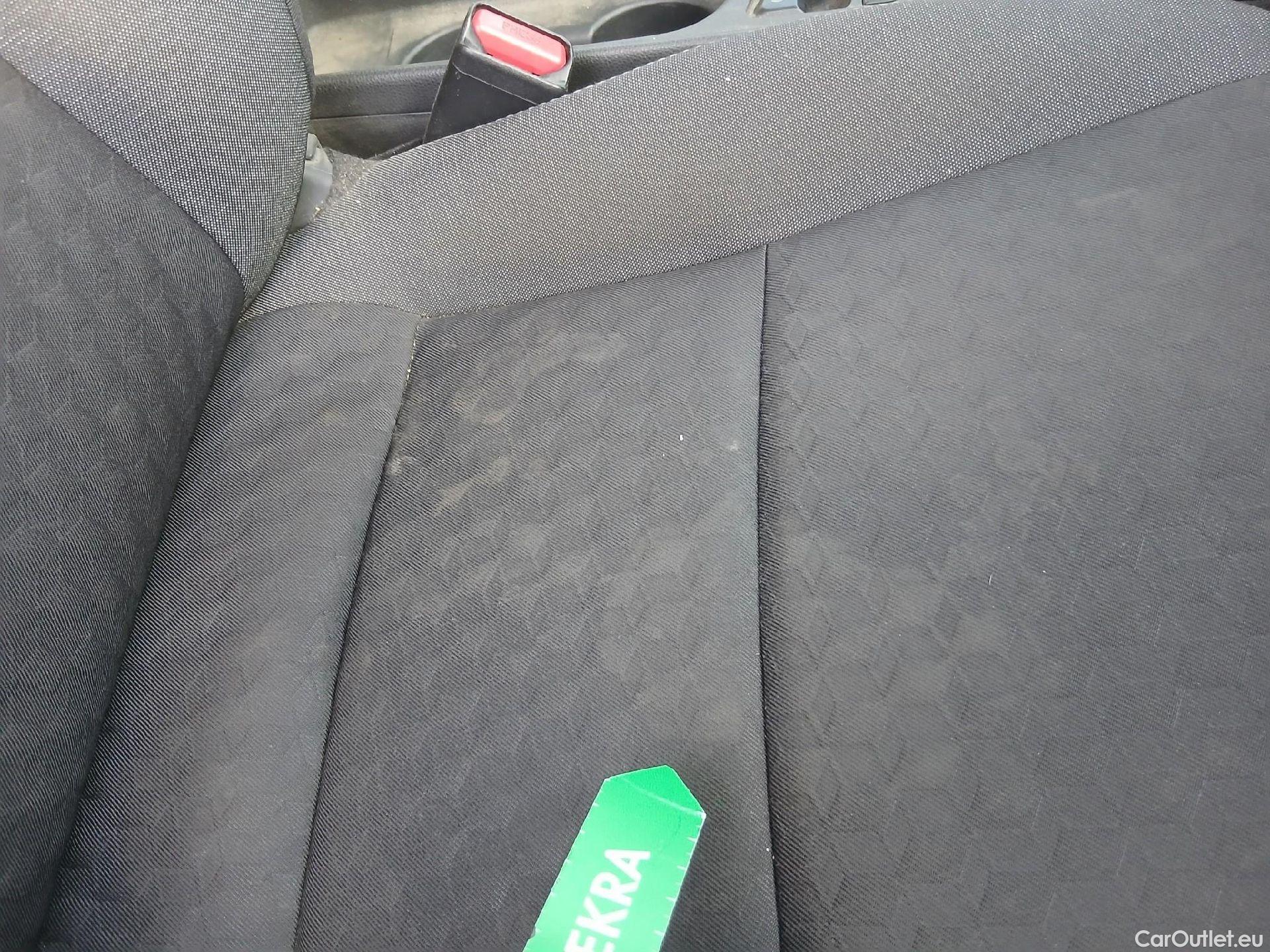  Toyota  Yaris TOYOTA  / 2020 / 5P / berlina con portón 1.5 120H Active Tech #23