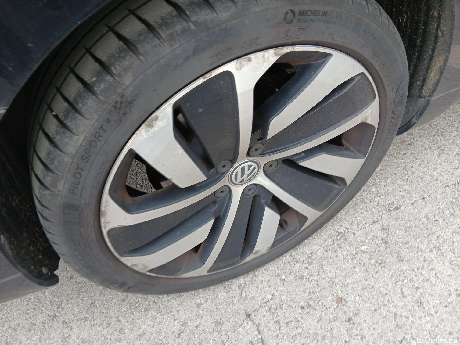  Volkswagen  Arteon VOLKSWAGEN  / 2017 / 5P / berlina con portón R-Line 2.0 TDI 110kW (150CV) #36