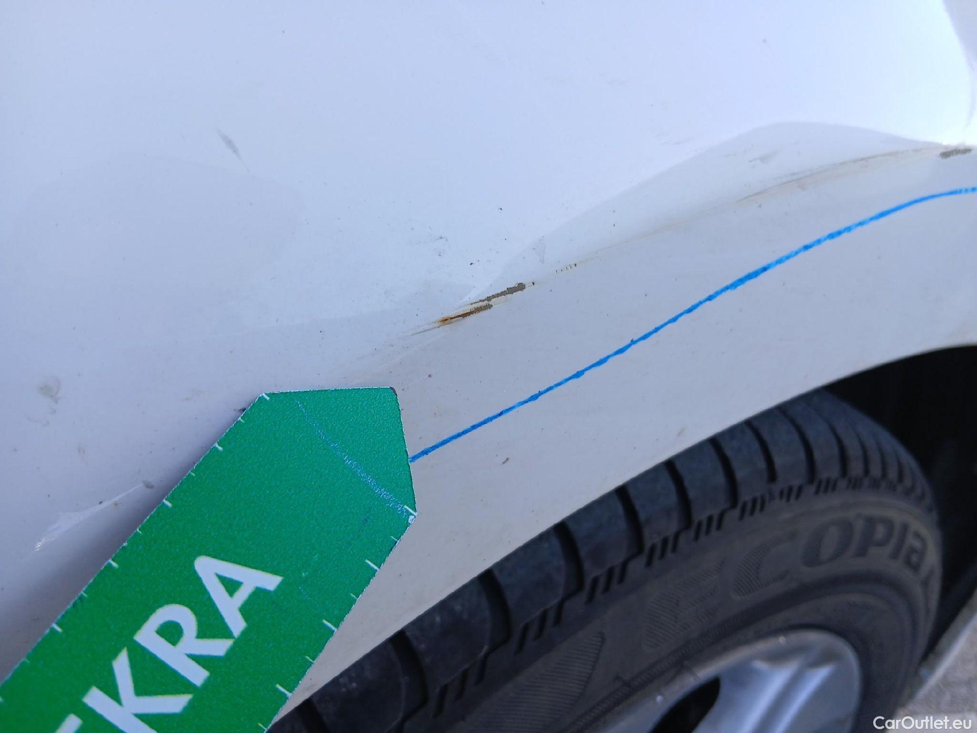  Toyota  Yaris TOYOTA  / 2020 / 5P / berlina con portón 1.5 120H Active Tech #35