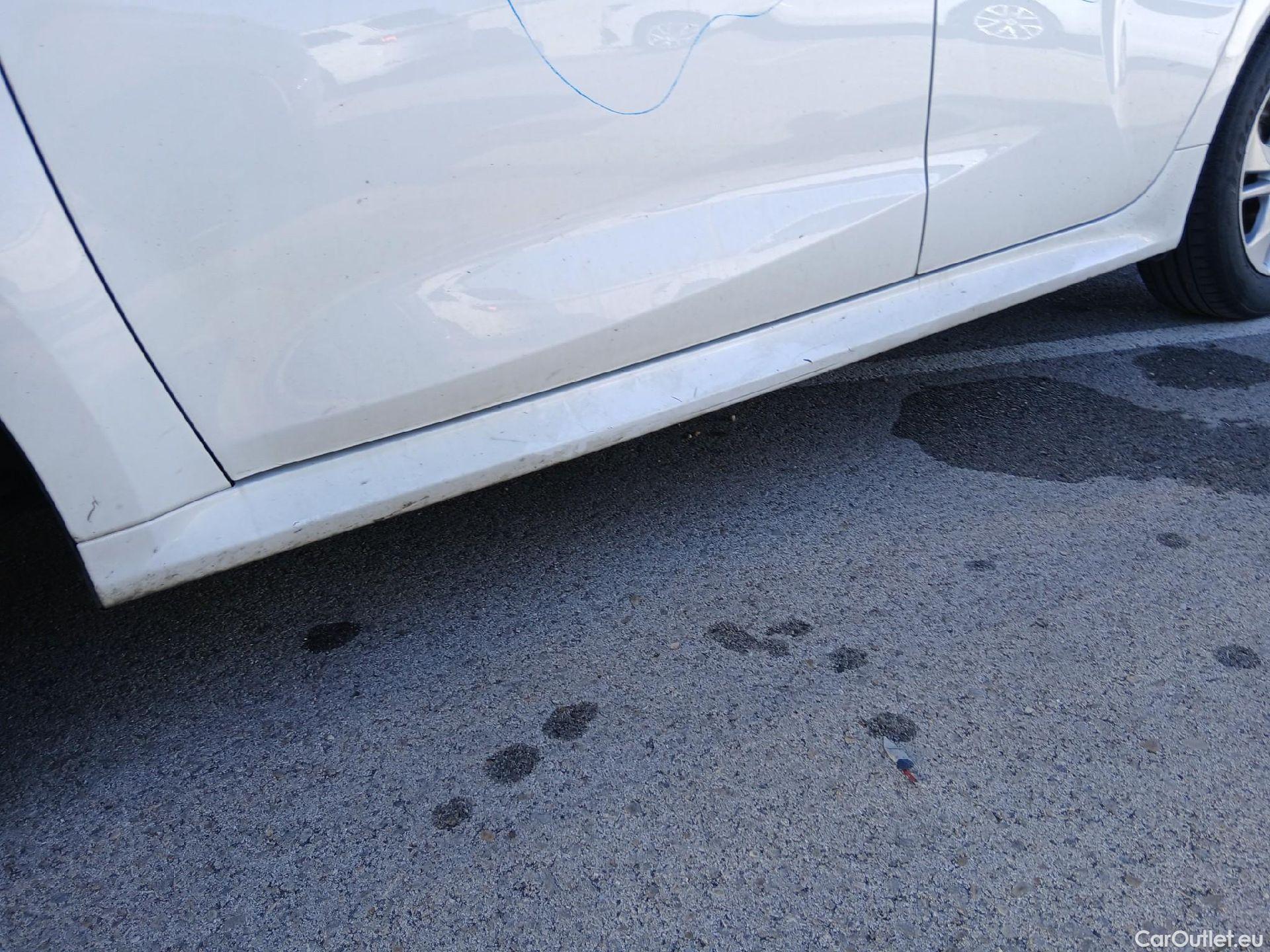  Toyota  Yaris TOYOTA  / 2020 / 5P / berlina con portón 1.5 120H Active Tech #16