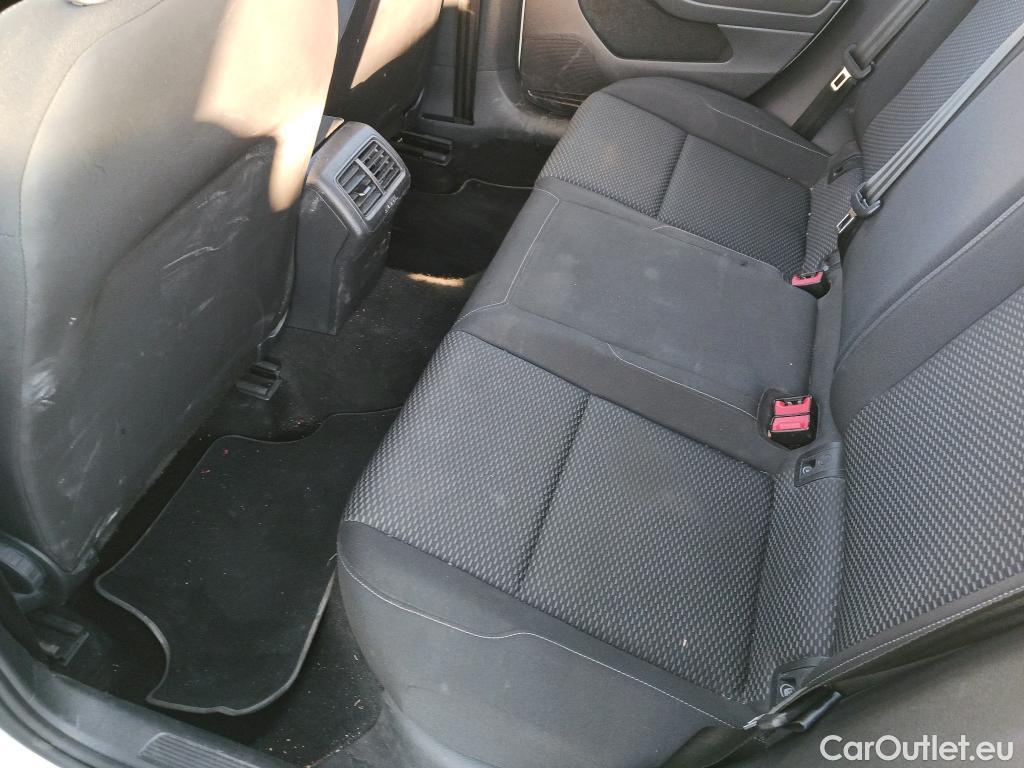  Volkswagen  Golf  VOLKSWAGEN / 2016 / 5P / berlina con portón Last Edition 1.6 TDI 85kW (115CV) #3