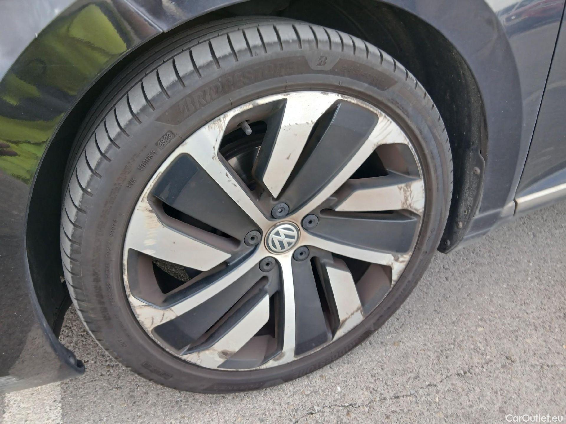  Volkswagen  Arteon VOLKSWAGEN  / 2017 / 5P / berlina con portón R-Line 2.0 TDI 110kW (150CV) #16