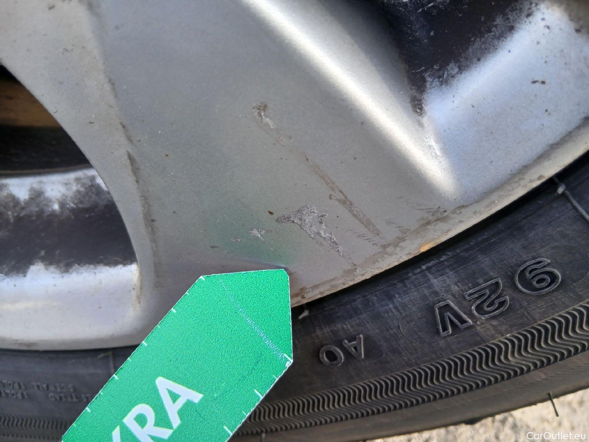  Toyota  Yaris TOYOTA  / 2020 / 5P / berlina con portón 1.5 120H Active Tech #43