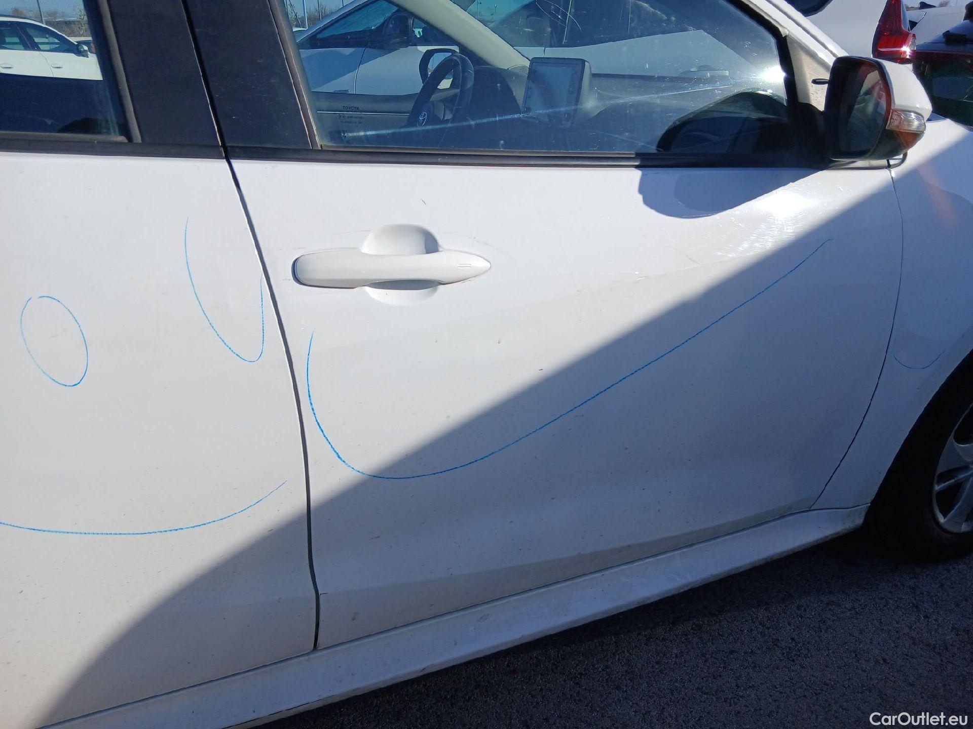  Toyota  Yaris TOYOTA  / 2020 / 5P / berlina con portón 1.5 120H Active Tech #33