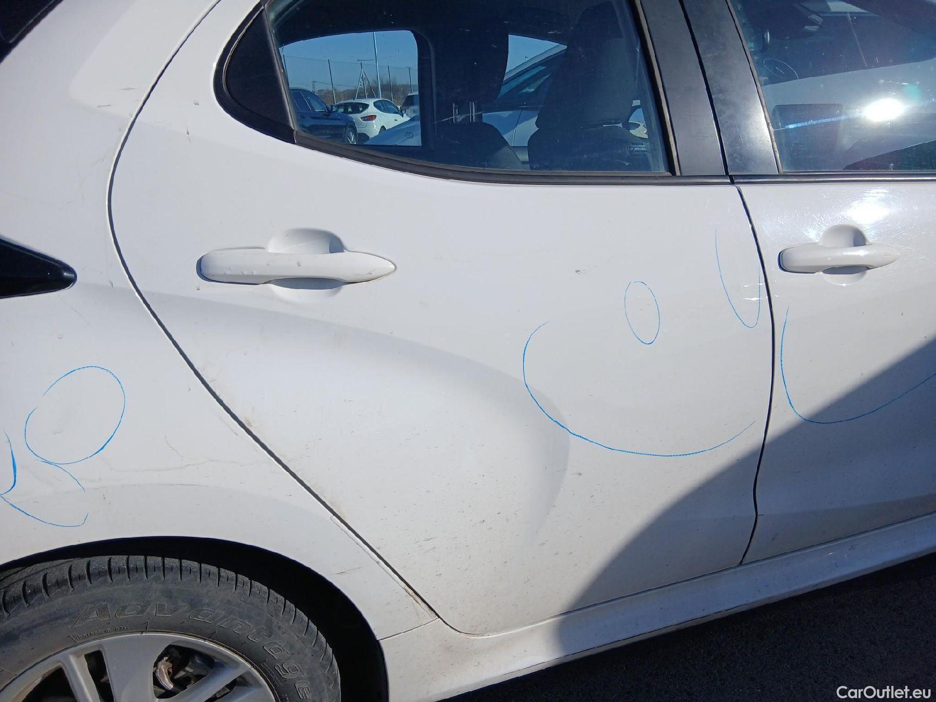  Toyota  Yaris TOYOTA  / 2020 / 5P / berlina con portón 1.5 120H Active Tech #30