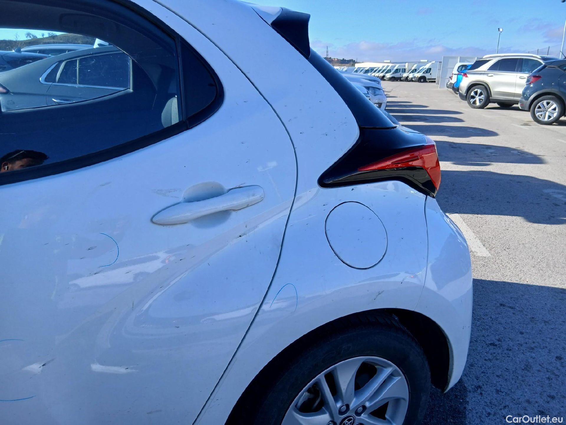  Toyota  Yaris TOYOTA  / 2020 / 5P / berlina con portón 1.5 120H Active Tech #17