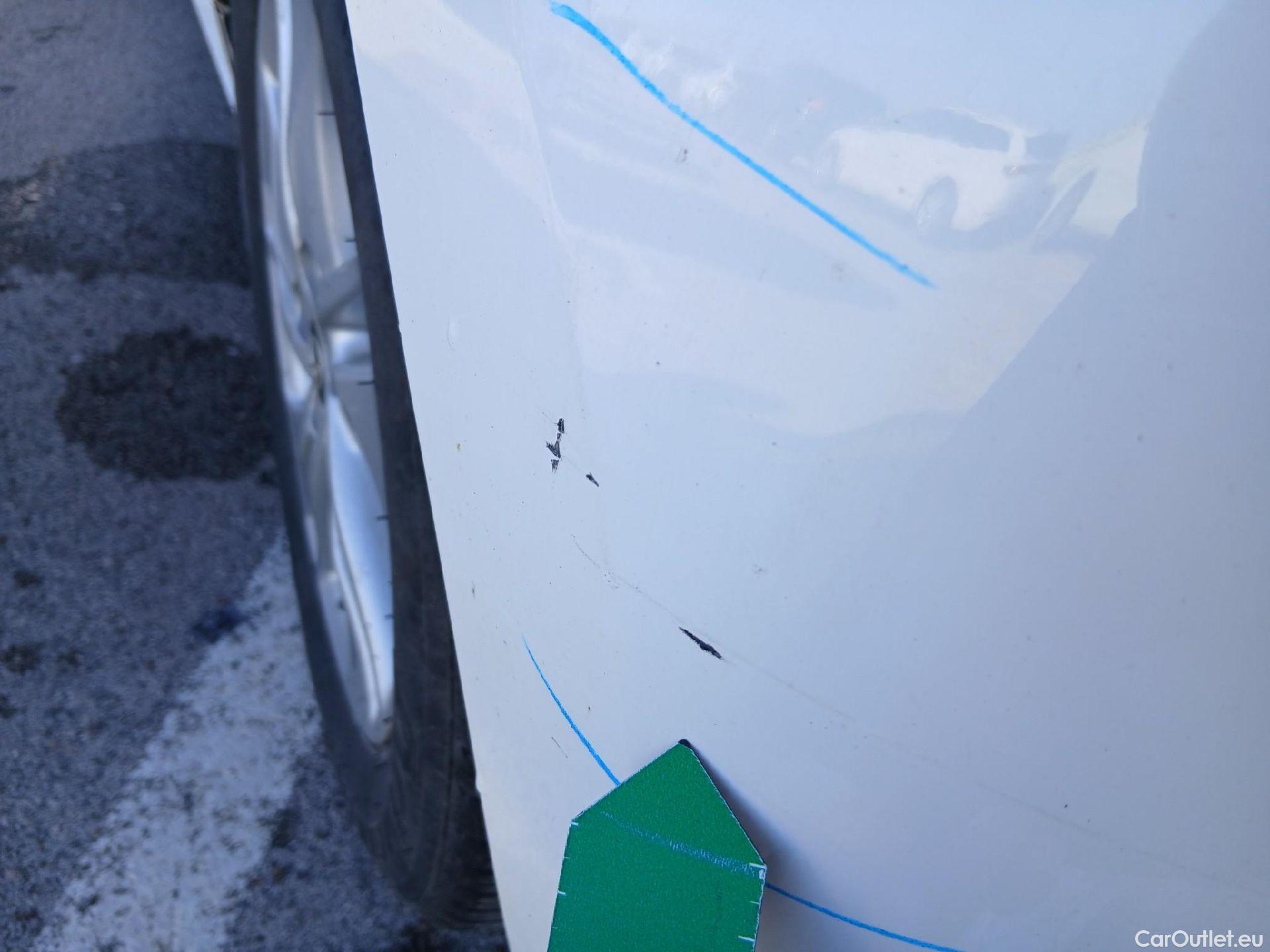  Toyota  Yaris TOYOTA  / 2020 / 5P / berlina con portón 1.5 120H Active Tech #25