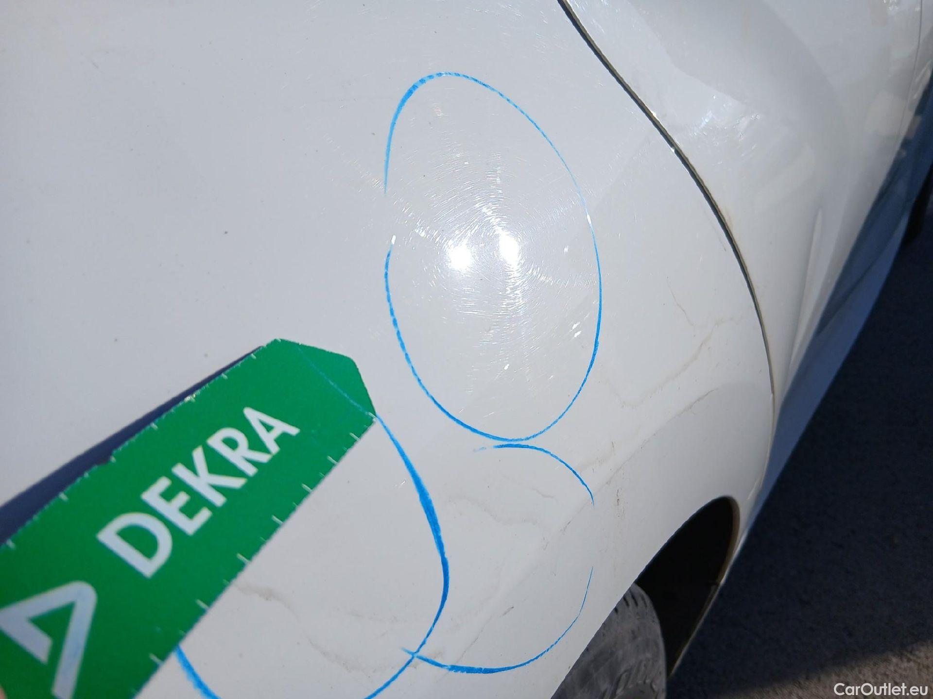  Toyota  Yaris TOYOTA  / 2020 / 5P / berlina con portón 1.5 120H Active Tech #28