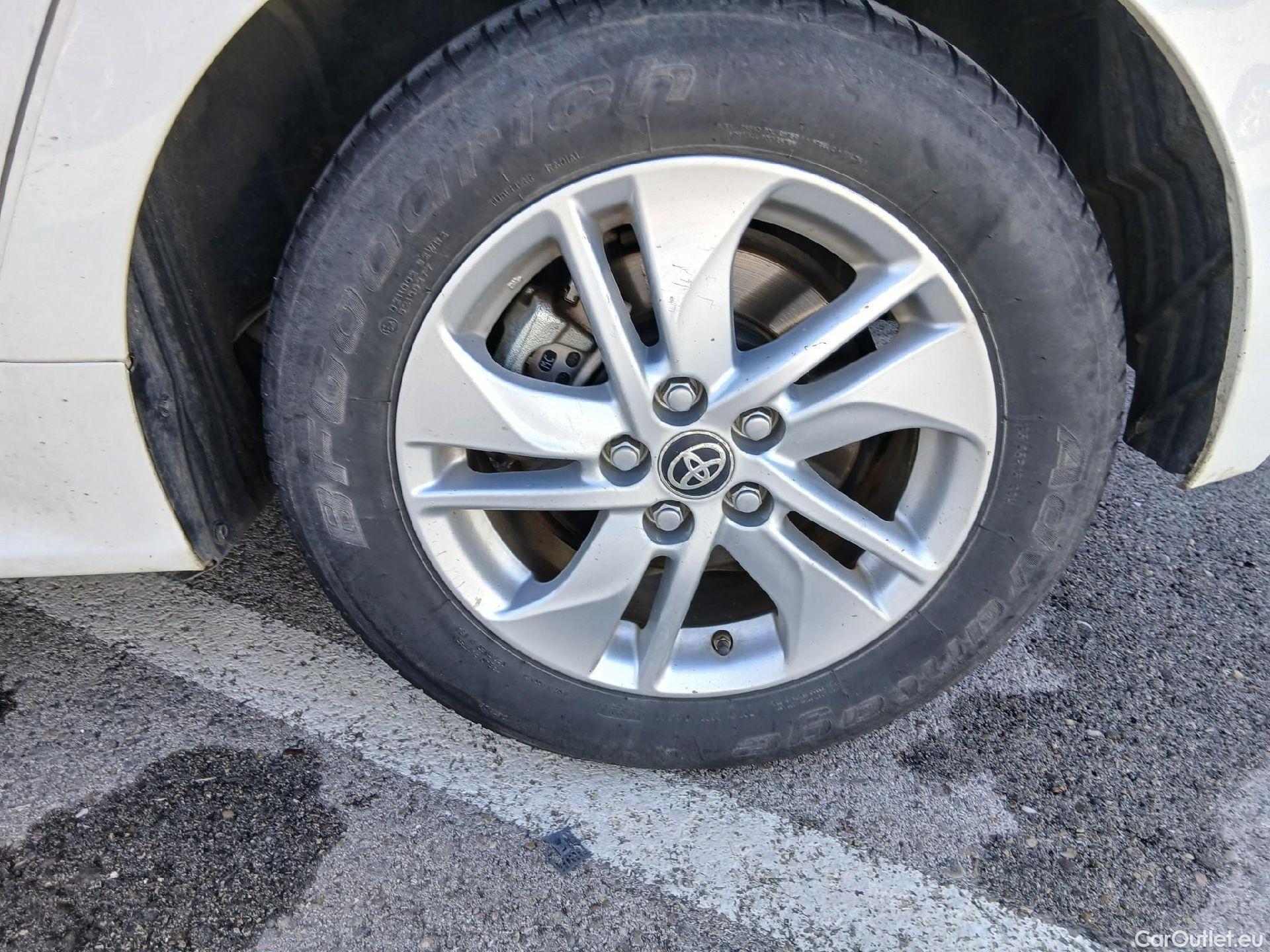  Toyota  Yaris TOYOTA  / 2020 / 5P / berlina con portón 1.5 120H Active Tech #46