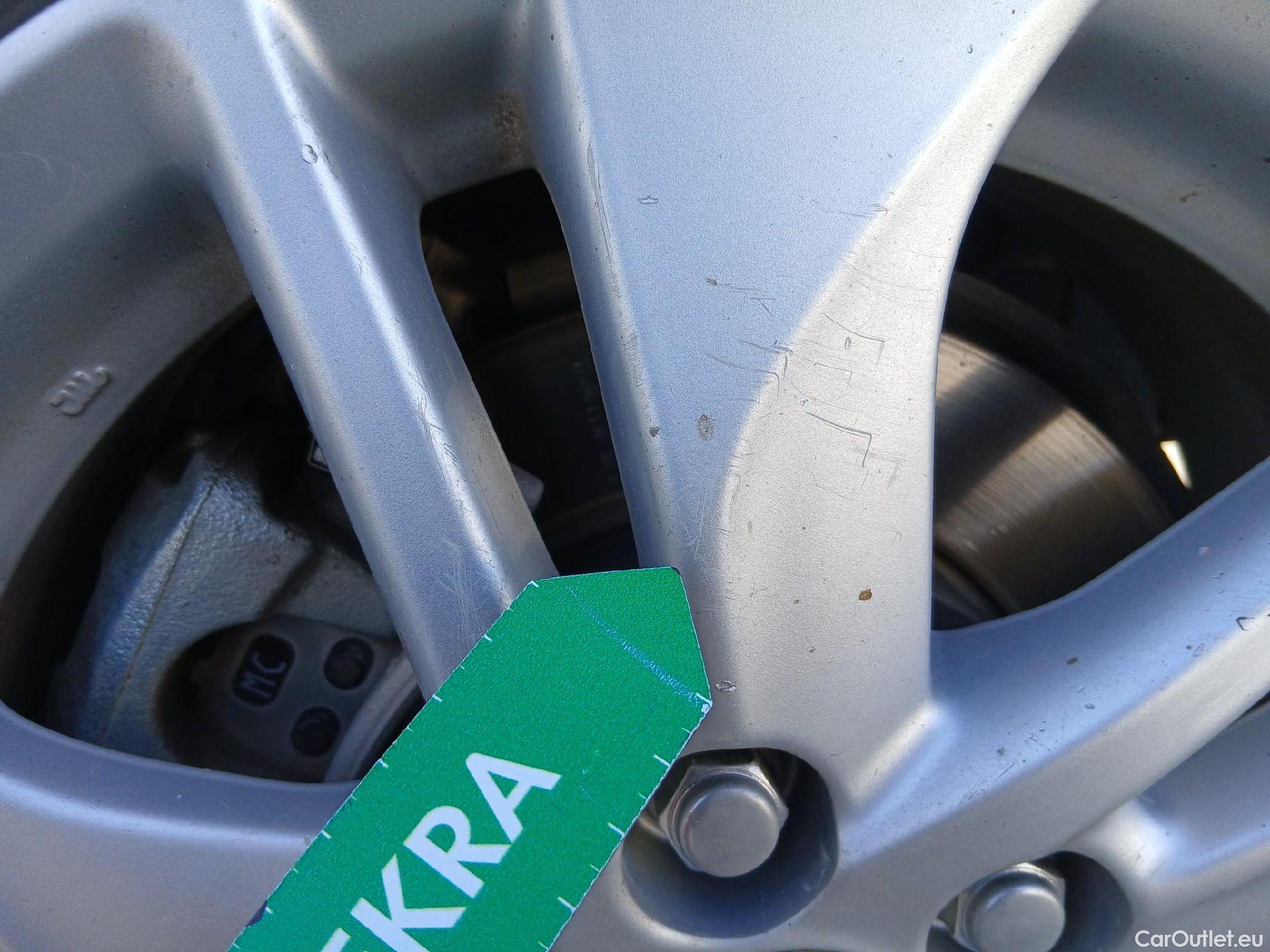  Toyota  Yaris TOYOTA  / 2020 / 5P / berlina con portón 1.5 120H Active Tech #47