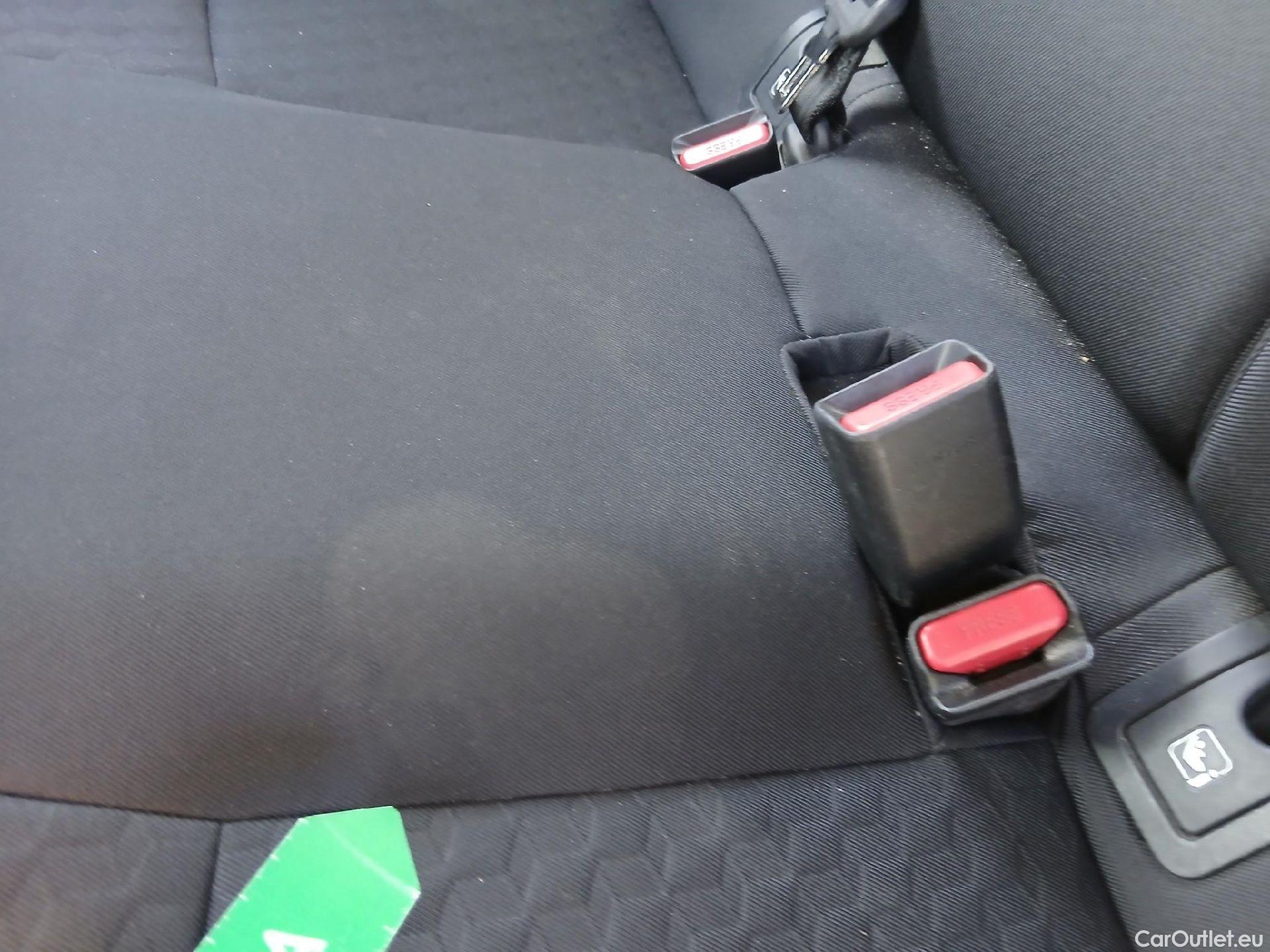  Toyota  Yaris TOYOTA  / 2020 / 5P / berlina con portón 1.5 120H Active Tech #21