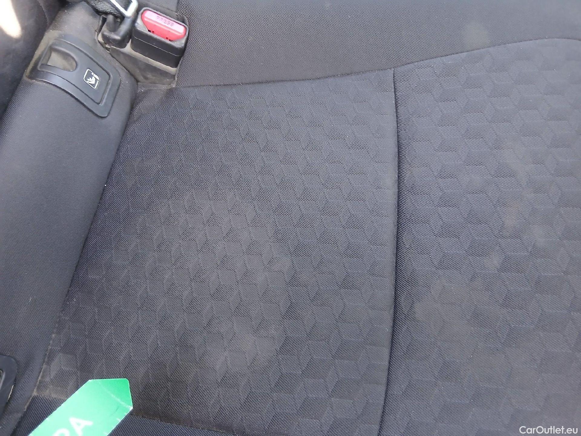  Toyota  Yaris TOYOTA  / 2020 / 5P / berlina con portón 1.5 120H Active Tech #22