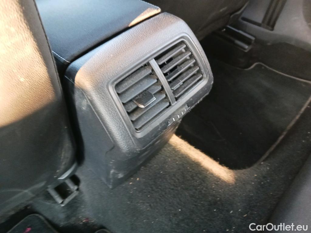  Volkswagen  Golf  VOLKSWAGEN / 2016 / 5P / berlina con portón Last Edition 1.6 TDI 85kW (115CV) #8