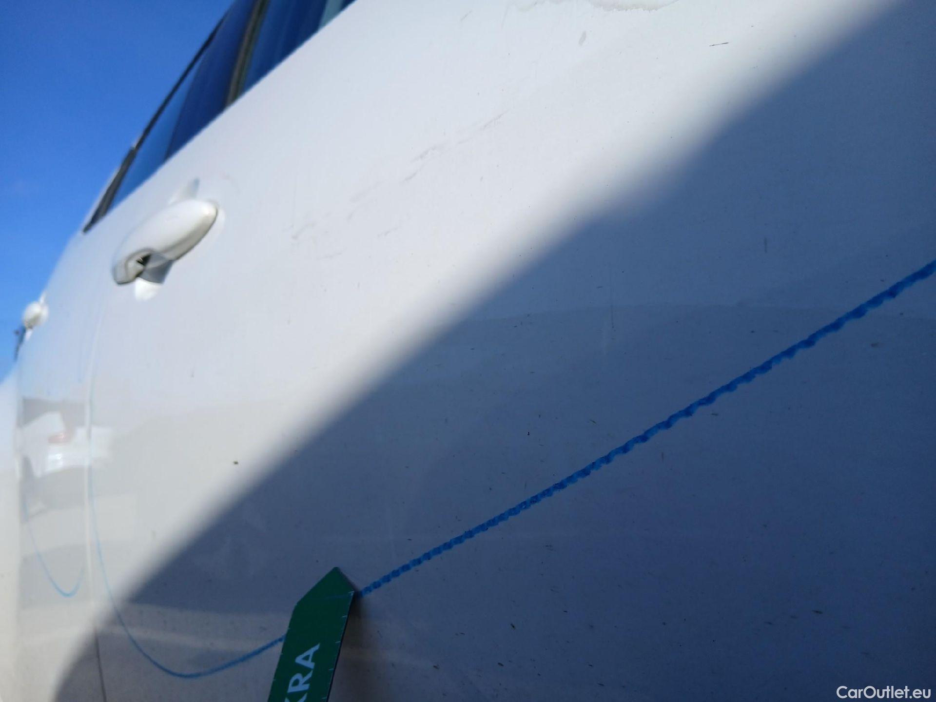  Toyota  Yaris TOYOTA  / 2020 / 5P / berlina con portón 1.5 120H Active Tech #32