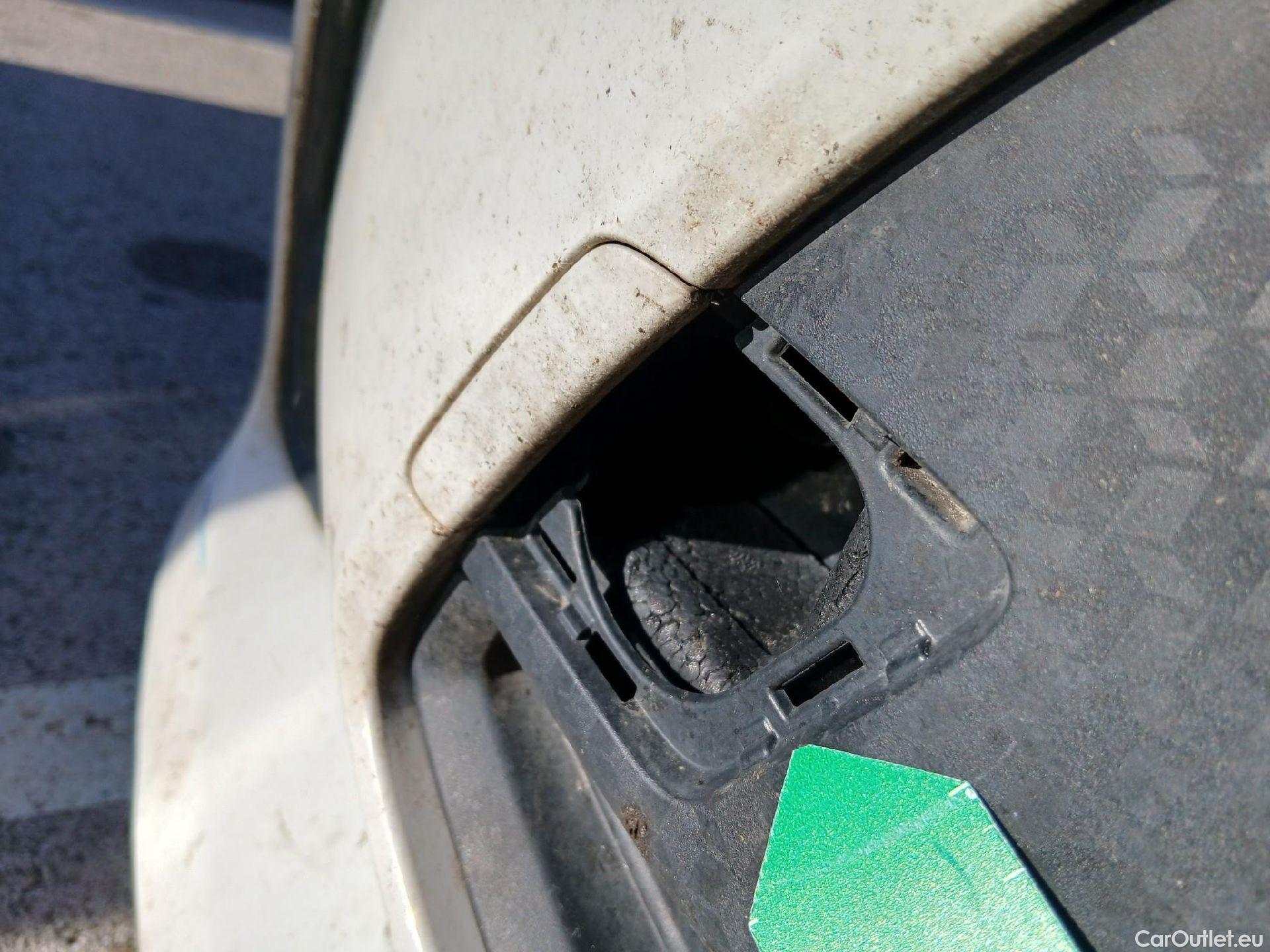  Toyota  Yaris TOYOTA  / 2020 / 5P / berlina con portón 1.5 120H Active Tech #8