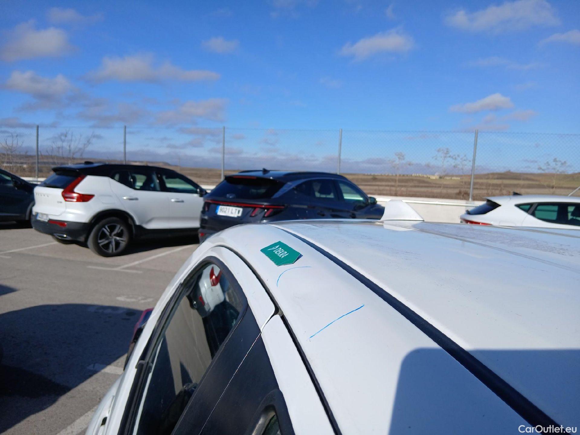  Toyota  Yaris TOYOTA  / 2020 / 5P / berlina con portón 1.5 120H Active Tech #39