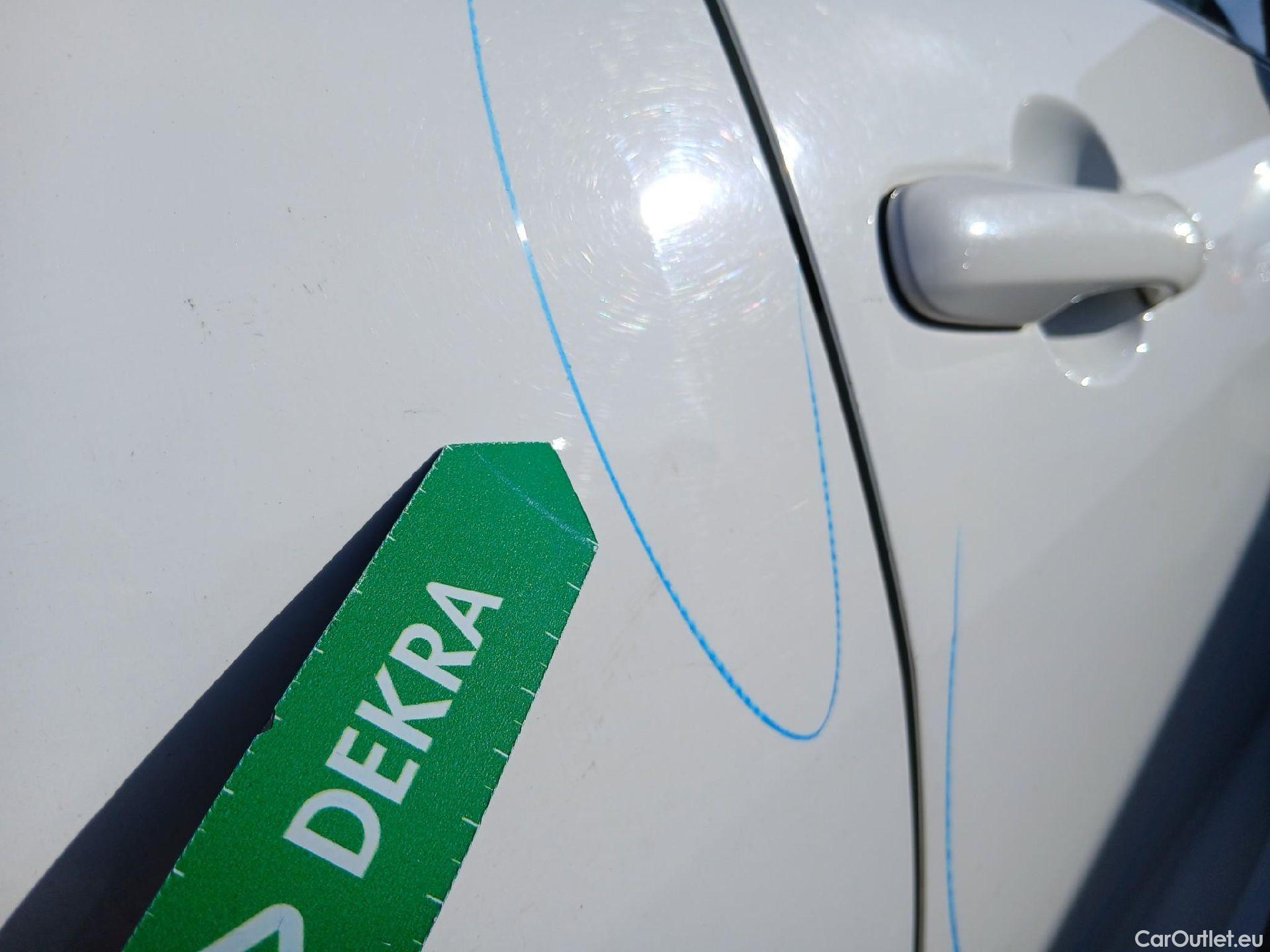  Toyota  Yaris TOYOTA  / 2020 / 5P / berlina con portón 1.5 120H Active Tech #31