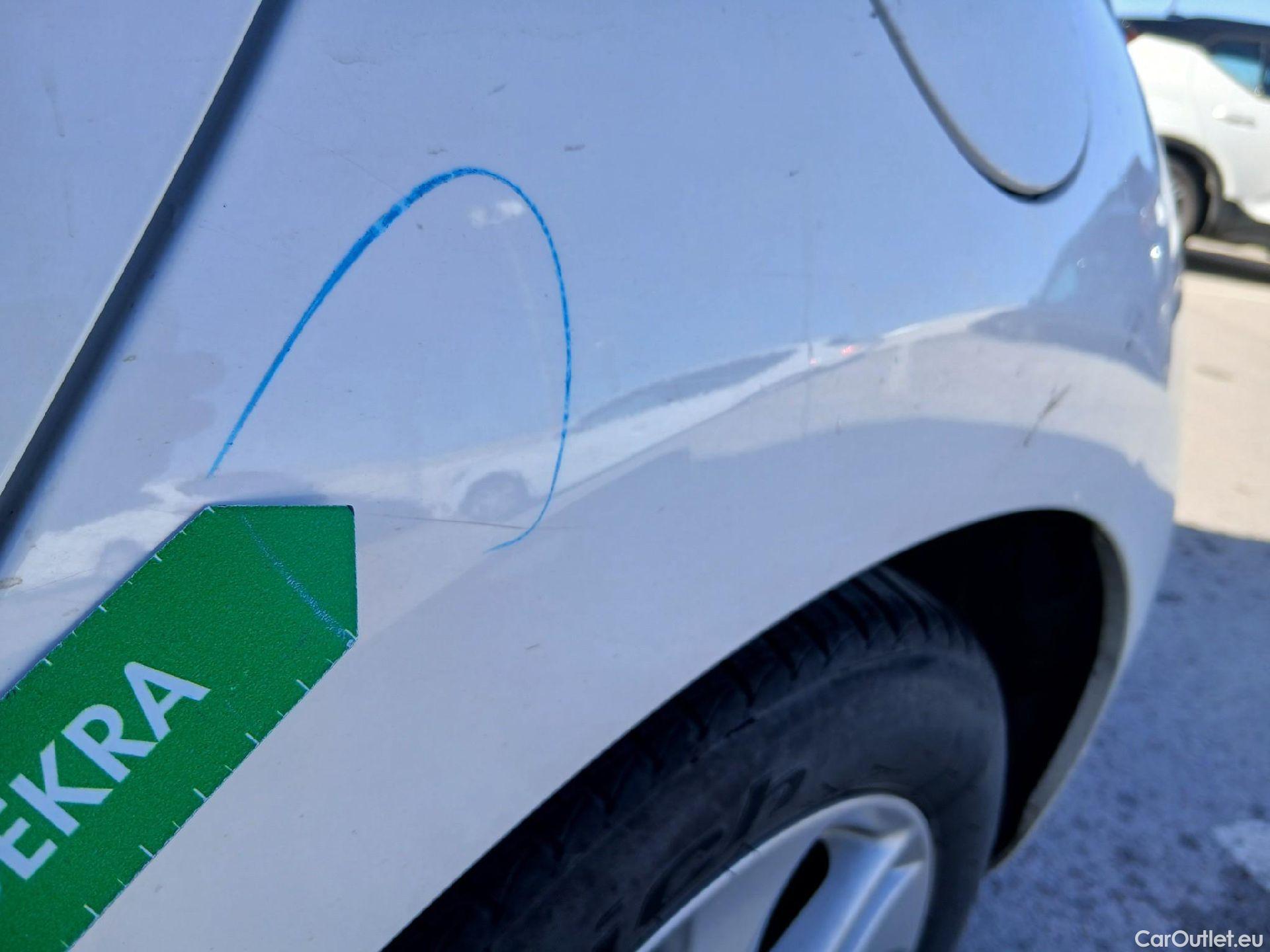  Toyota  Yaris TOYOTA  / 2020 / 5P / berlina con portón 1.5 120H Active Tech #18