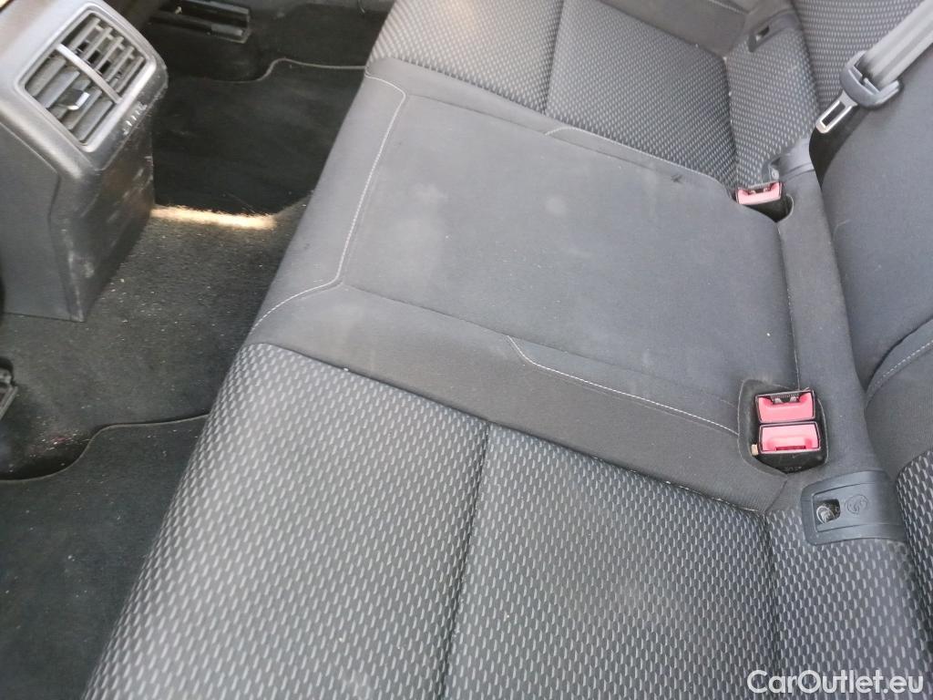  Volkswagen  Golf  VOLKSWAGEN / 2016 / 5P / berlina con portón Last Edition 1.6 TDI 85kW (115CV) #4