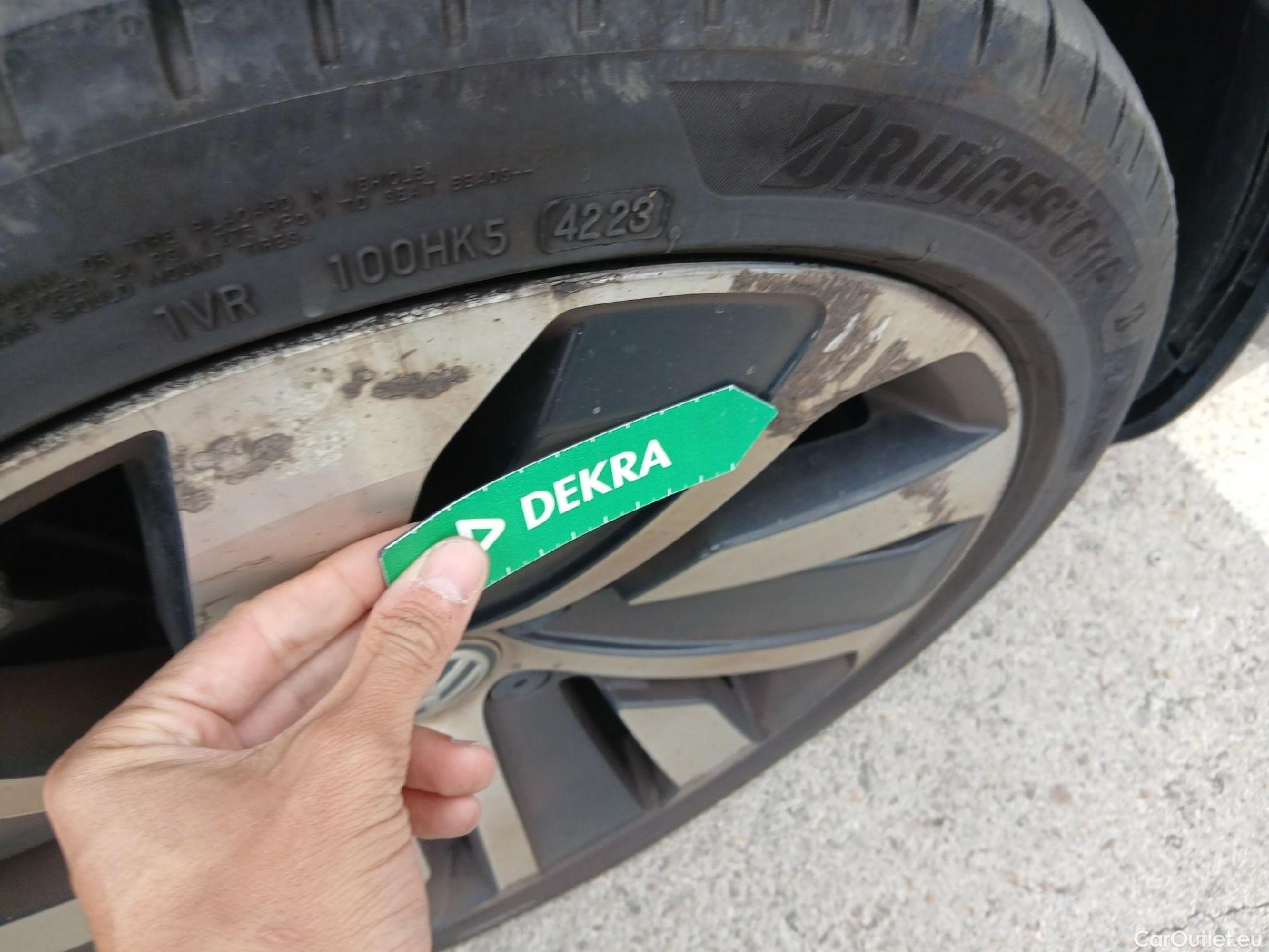  Volkswagen  Arteon VOLKSWAGEN  / 2017 / 5P / berlina con portón R-Line 2.0 TDI 110kW (150CV) #47