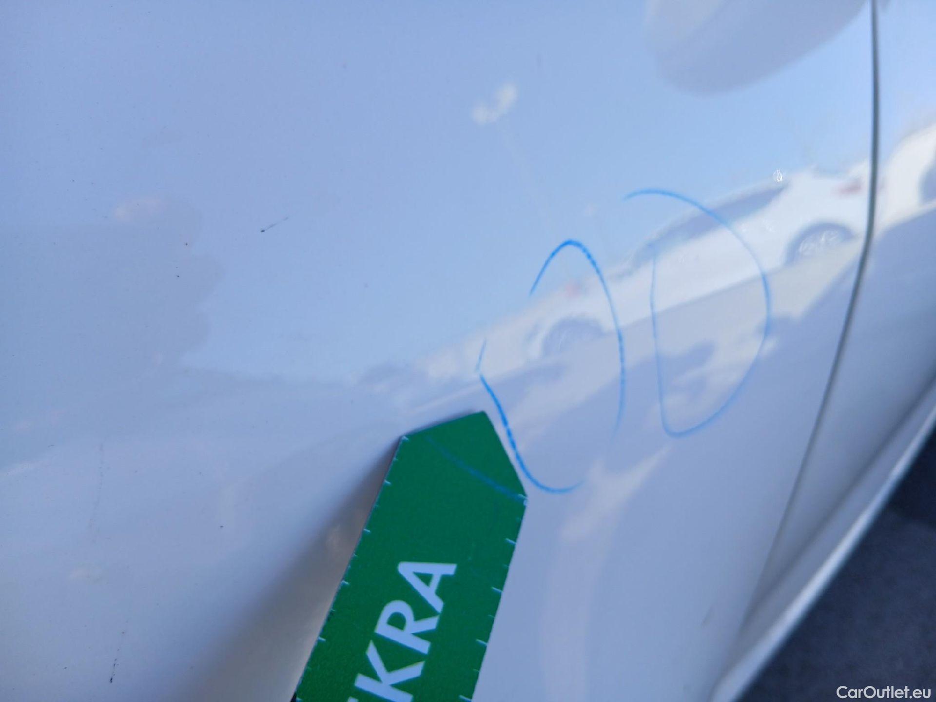  Toyota  Yaris TOYOTA  / 2020 / 5P / berlina con portón 1.5 120H Active Tech #9