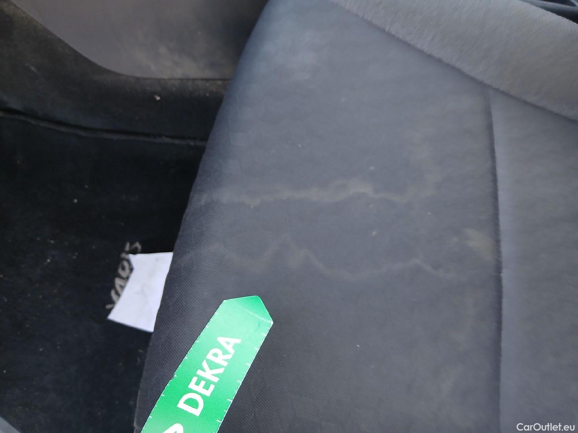  Toyota  Yaris TOYOTA  / 2020 / 5P / berlina con portón 1.5 120H Active Tech #19