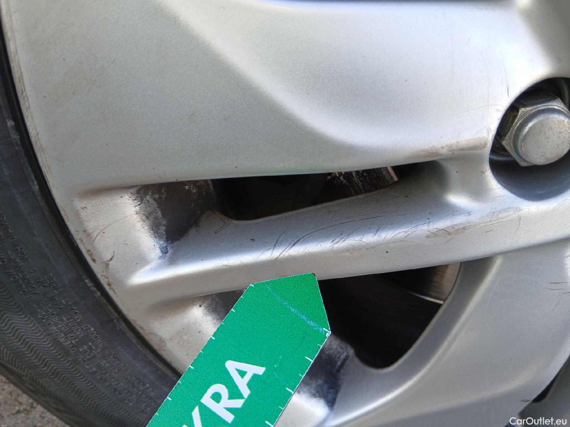  Toyota  Yaris TOYOTA  / 2020 / 5P / berlina con portón 1.5 120H Active Tech #44