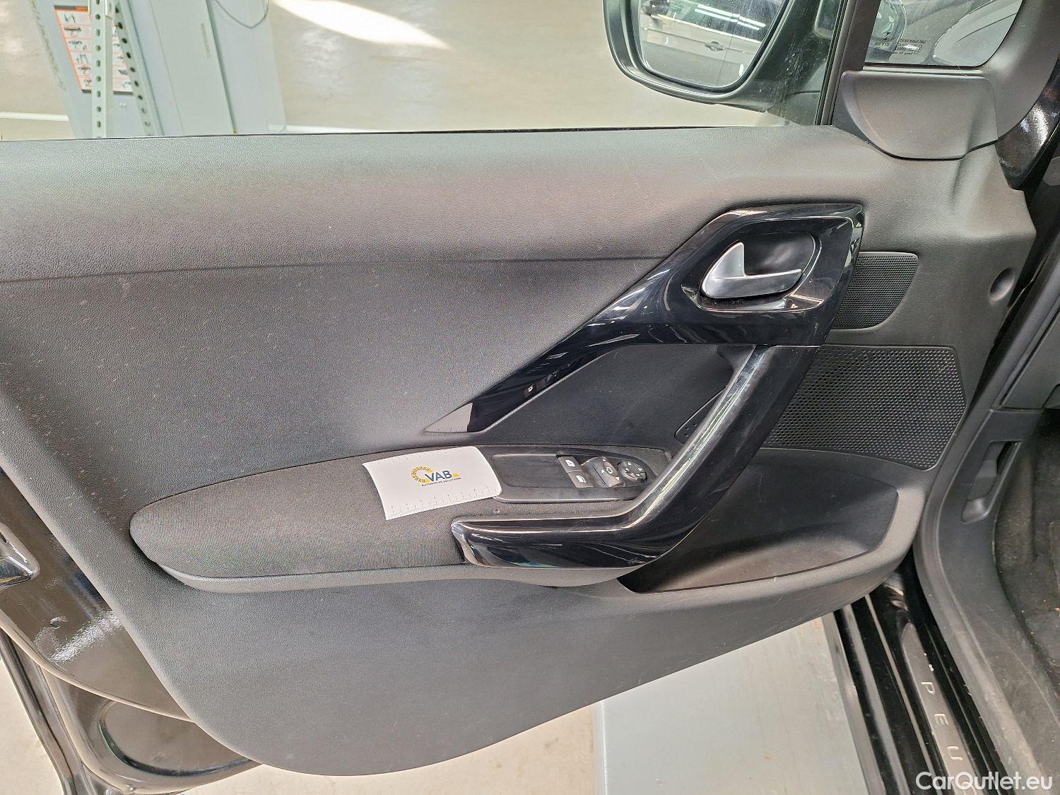  Peugeot  208 Peugeot,  '11, Peugeot  1.2 PureTech ?6.2 61kW S/S Signature 5 #77