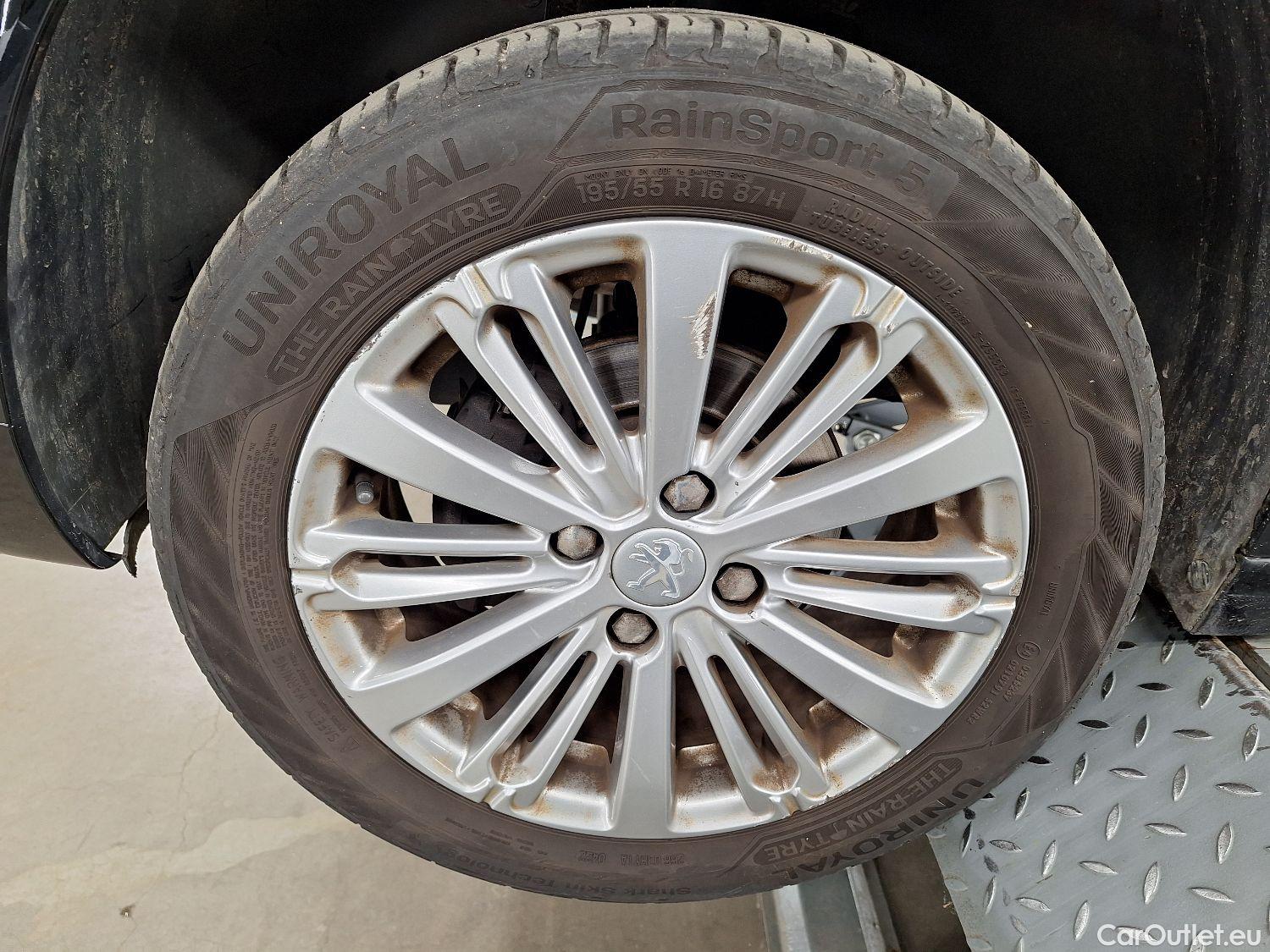  Peugeot  208 Peugeot,  '11, Peugeot  1.2 PureTech ?6.2 61kW S/S Signature 5 #41