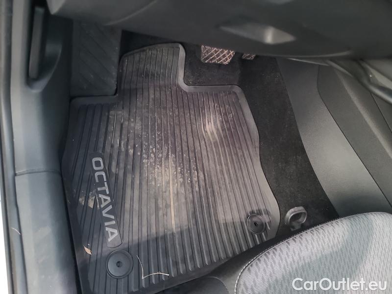  Skoda  Octavia  Combi (NX3)(2020) Oct.Combi 1.5TSI 110 Style Aut #7