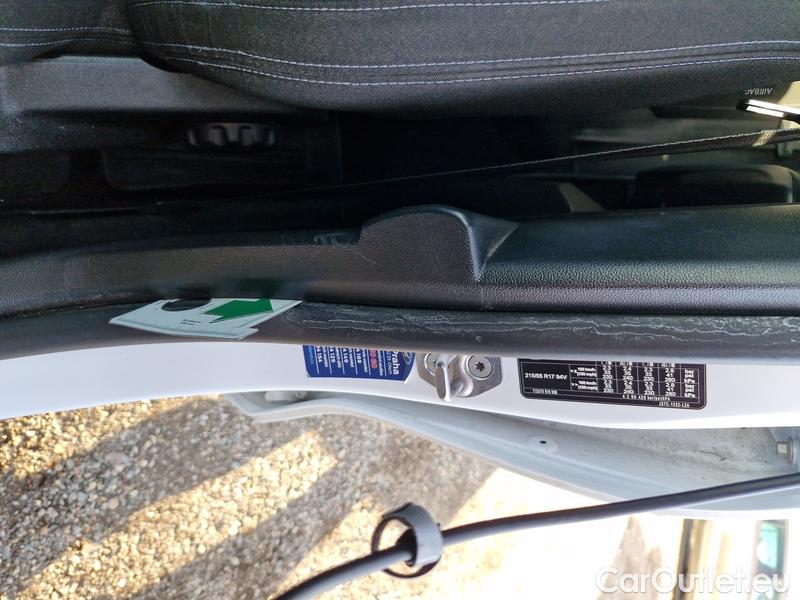  Ford  Focus   (CGE)(2018->) Foc.Kombi 2.0EBl.110 Active AT #12