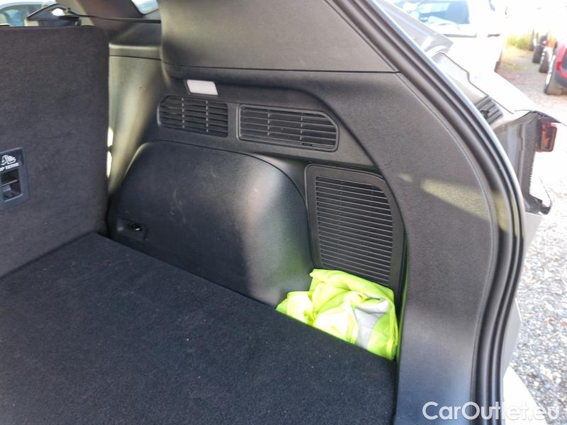  Ford  Kuga  (2019)  1.5EB 110 ST-Line #4