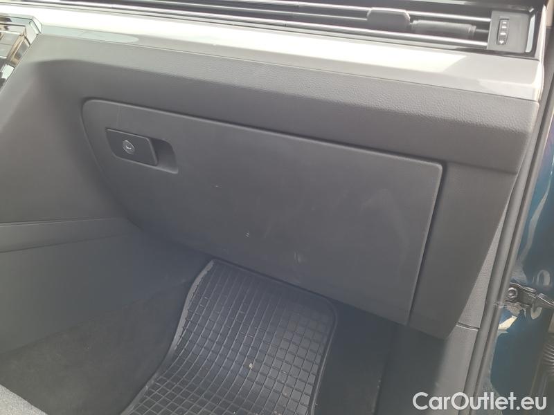  Volkswagen  Passat  Variant (CB5) (2019) Pas.Var.1.5TSI Business AT #15