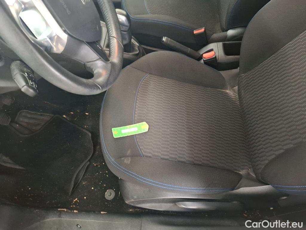  Peugeot  208  Style 1.2 PureTech 80CV BVM5 E6 #44